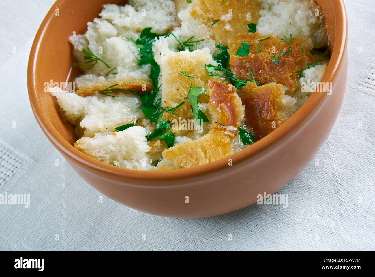 Wodzionka - soupe de Silésie polonaise . faites à partir de pain rassis. Banque D'Images