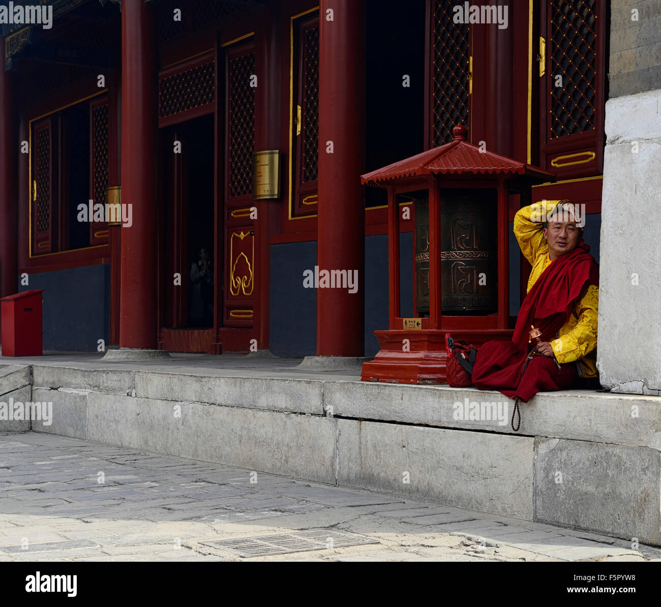 Le moine bouddhiste Temple Yonghe Palace de paix et d'Harmonie Lama Bouddhisme Bouddhiste Lamaserie Beijing Chine religion RM Asia Banque D'Images