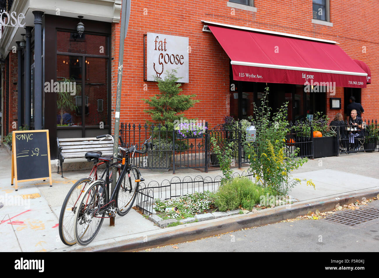 FAT Goose, 125 Wythe Ave, Brooklyn, NY. Façade extérieure d'un restaurant dans le quartier de Williamsburg. Banque D'Images