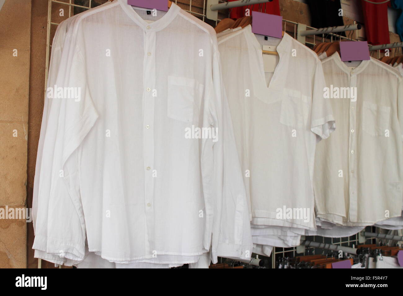 Lot De 15 Chemises Homme Milieu De Gamme - Taille M, état Très Bon (grade A & B)