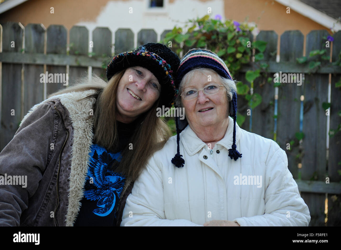 Femme plus âgée avec fille Banque D'Images