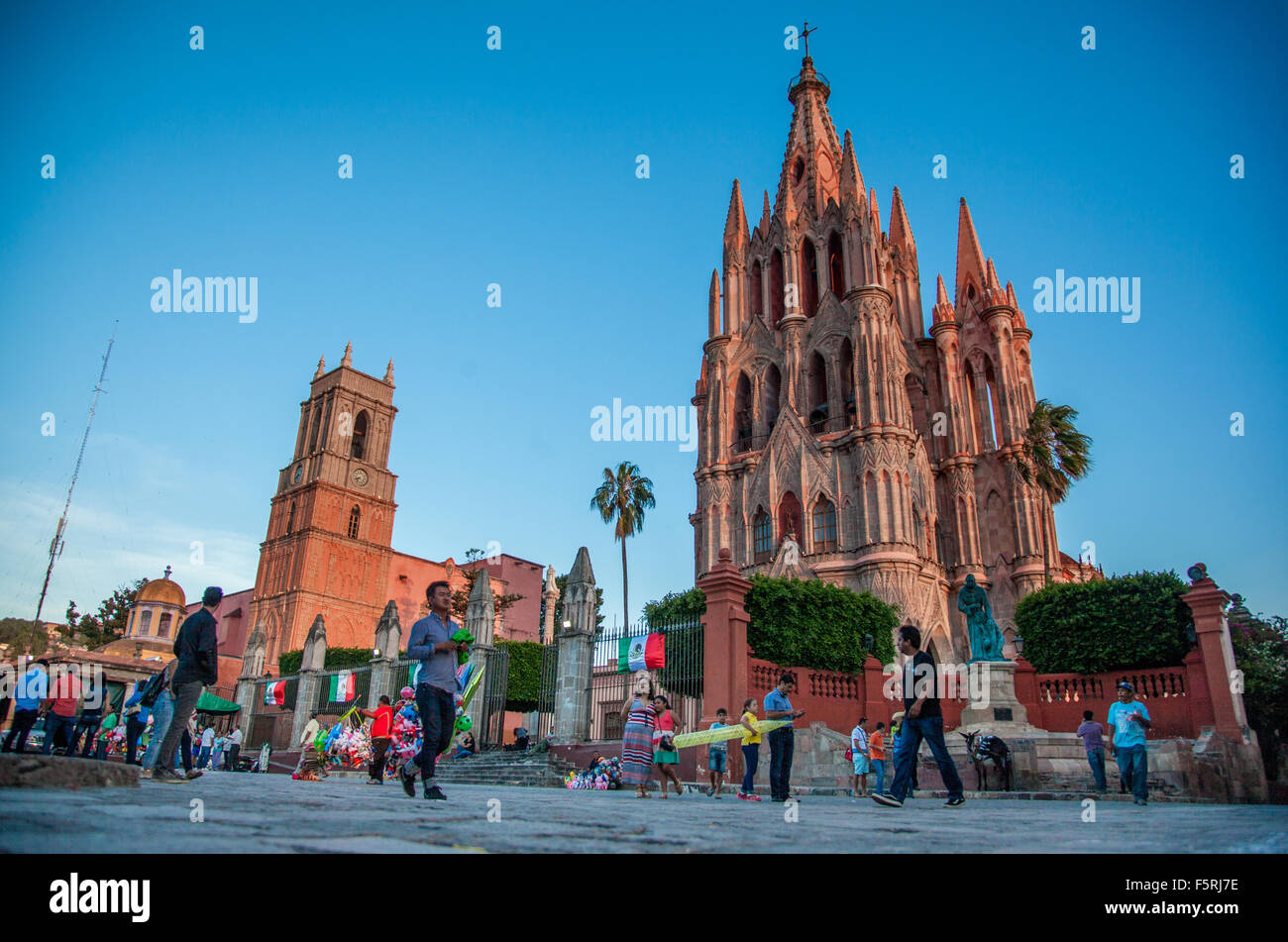 Paroisse de San Miguel Arcángel et Templo de San Rafael sur la place principale de San Miguel de Allende au Mexique Banque D'Images