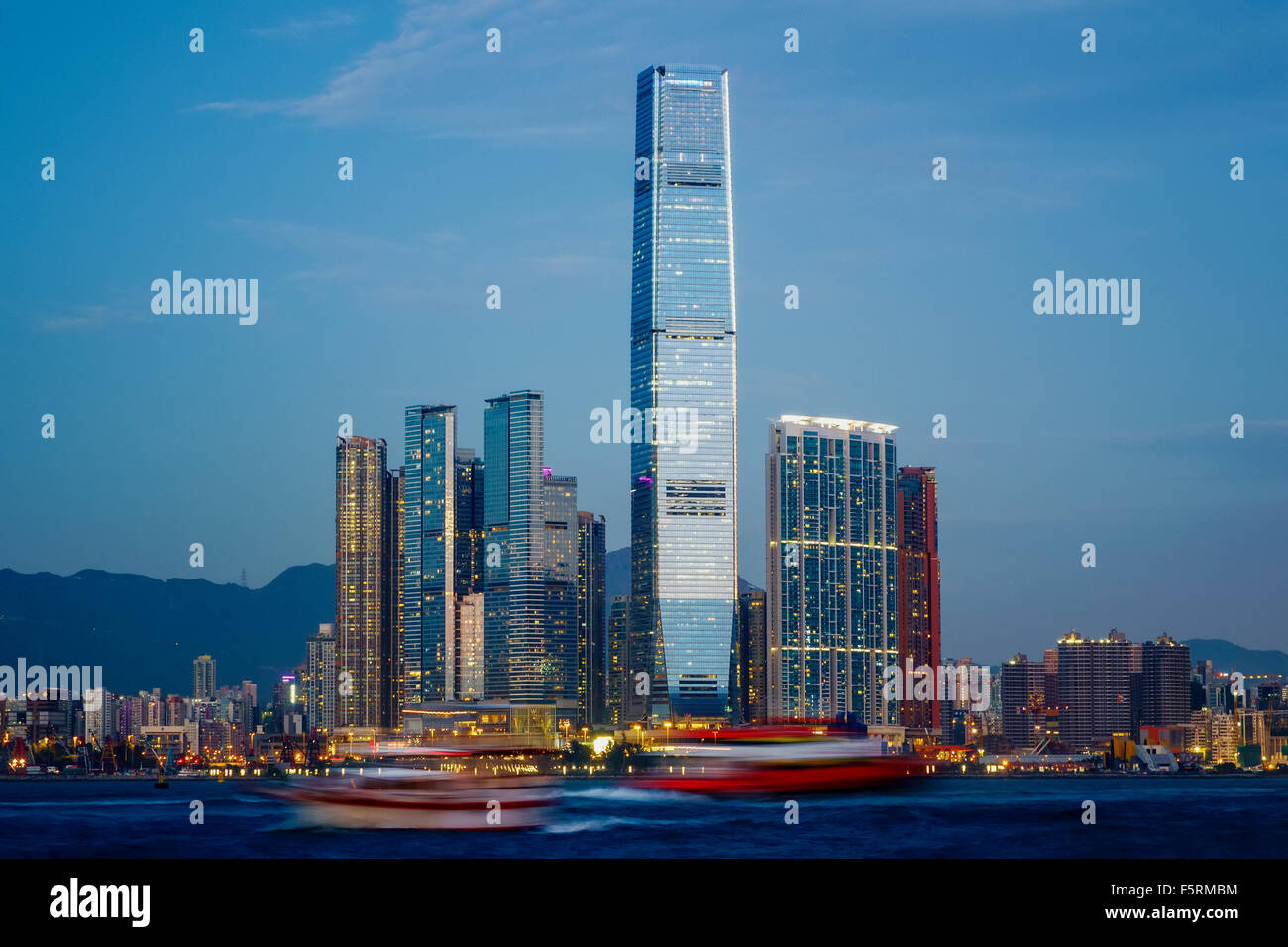 La nouvelle ville de Kowloon et de Hong Kong, le plus haut bâtiment de l'International commerce center ICC, Hong Kong, Chine. Banque D'Images