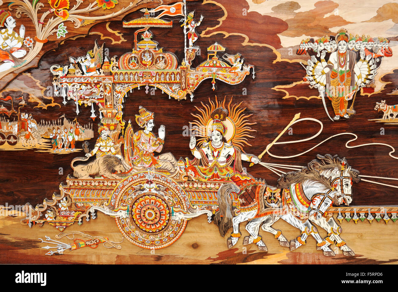 Peinture sur bois d'Arjun et de Lord Krishna de Mahabharat Surajkund foire Haryana Inde Asie Banque D'Images
