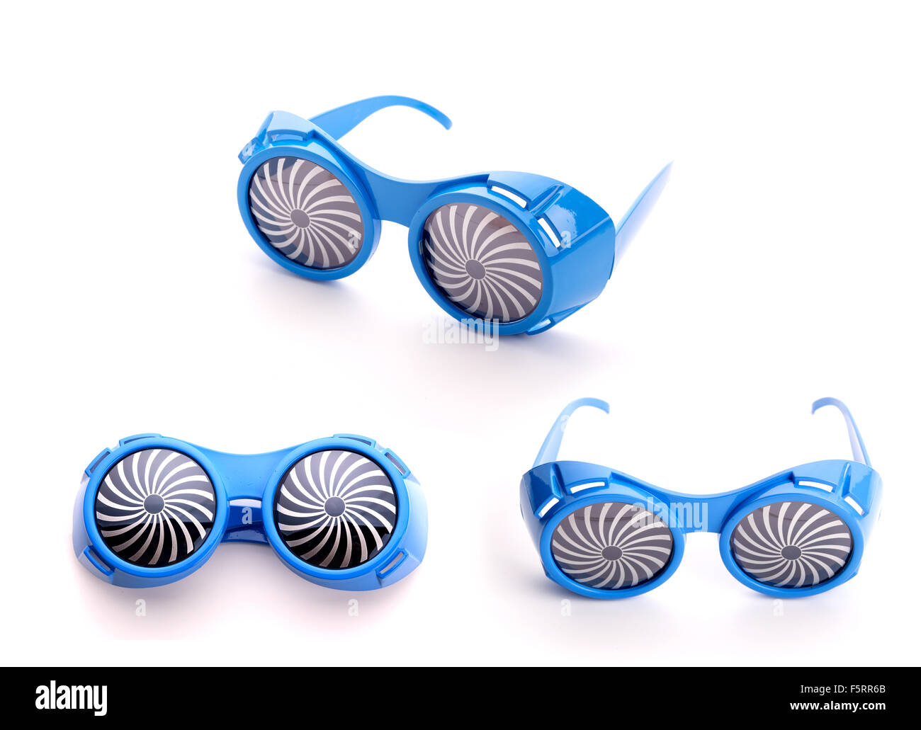Trois paires de lunettes bleu parti pour partie sur fond blanc Banque D'Images
