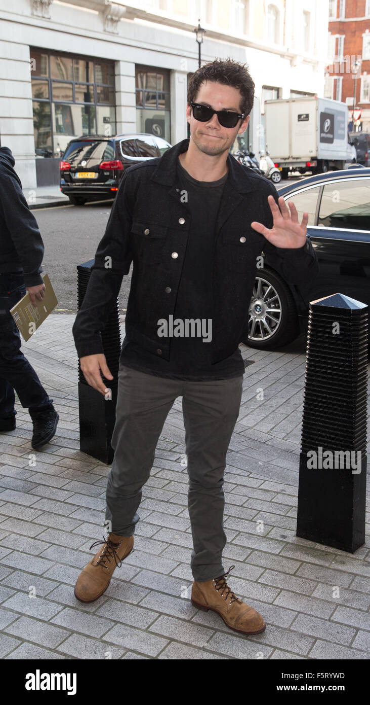 Dylan O'Brien en photo en arrivant à la radio 1 studios pour promouvoir le  nouveau