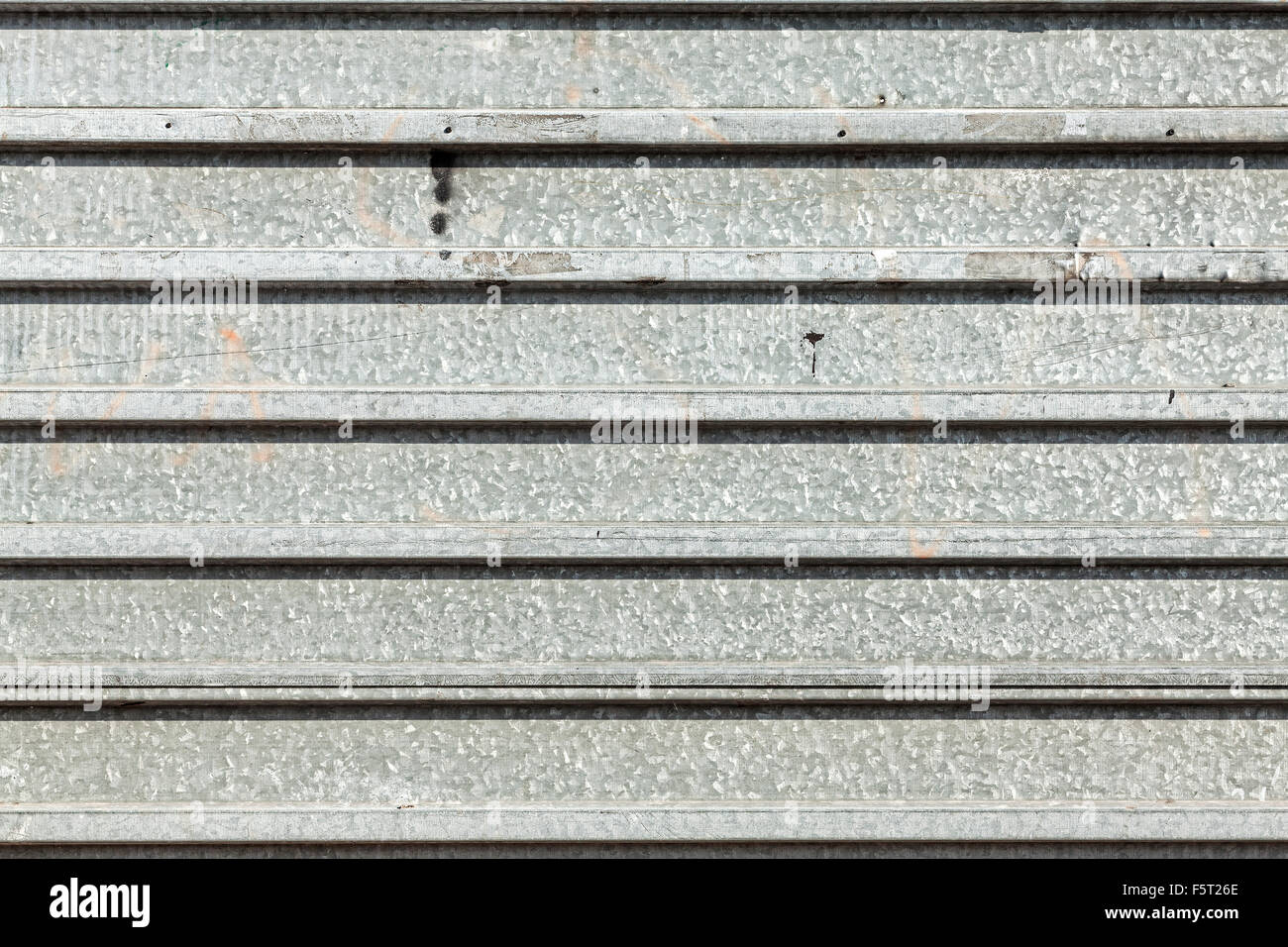 Grunge mur métal ondulé, résumé contexte industriel. Banque D'Images