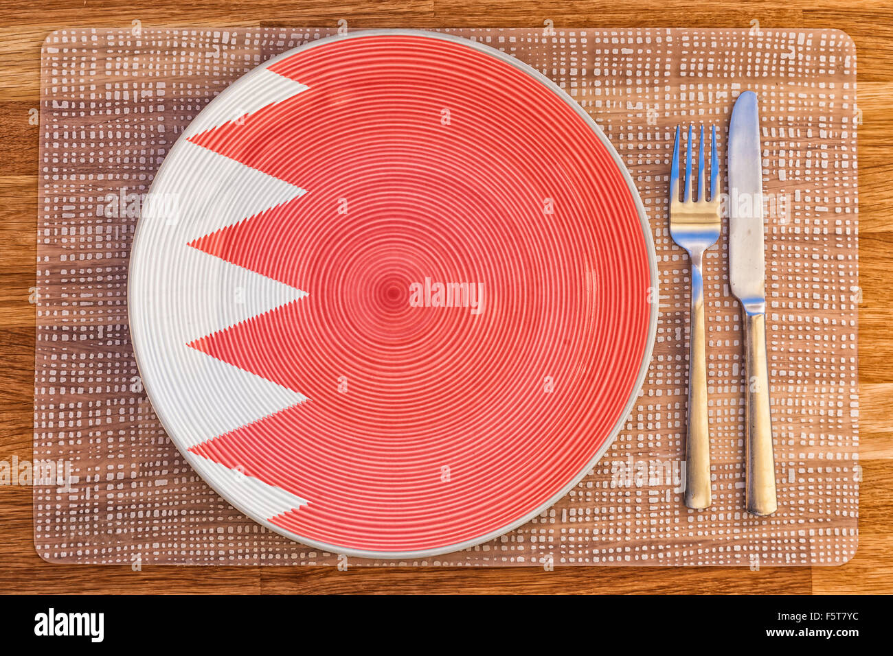 Assiette à dîner avec le drapeau de Bahreïn sur elle pour votre nourriture et boisson des concepts. Banque D'Images