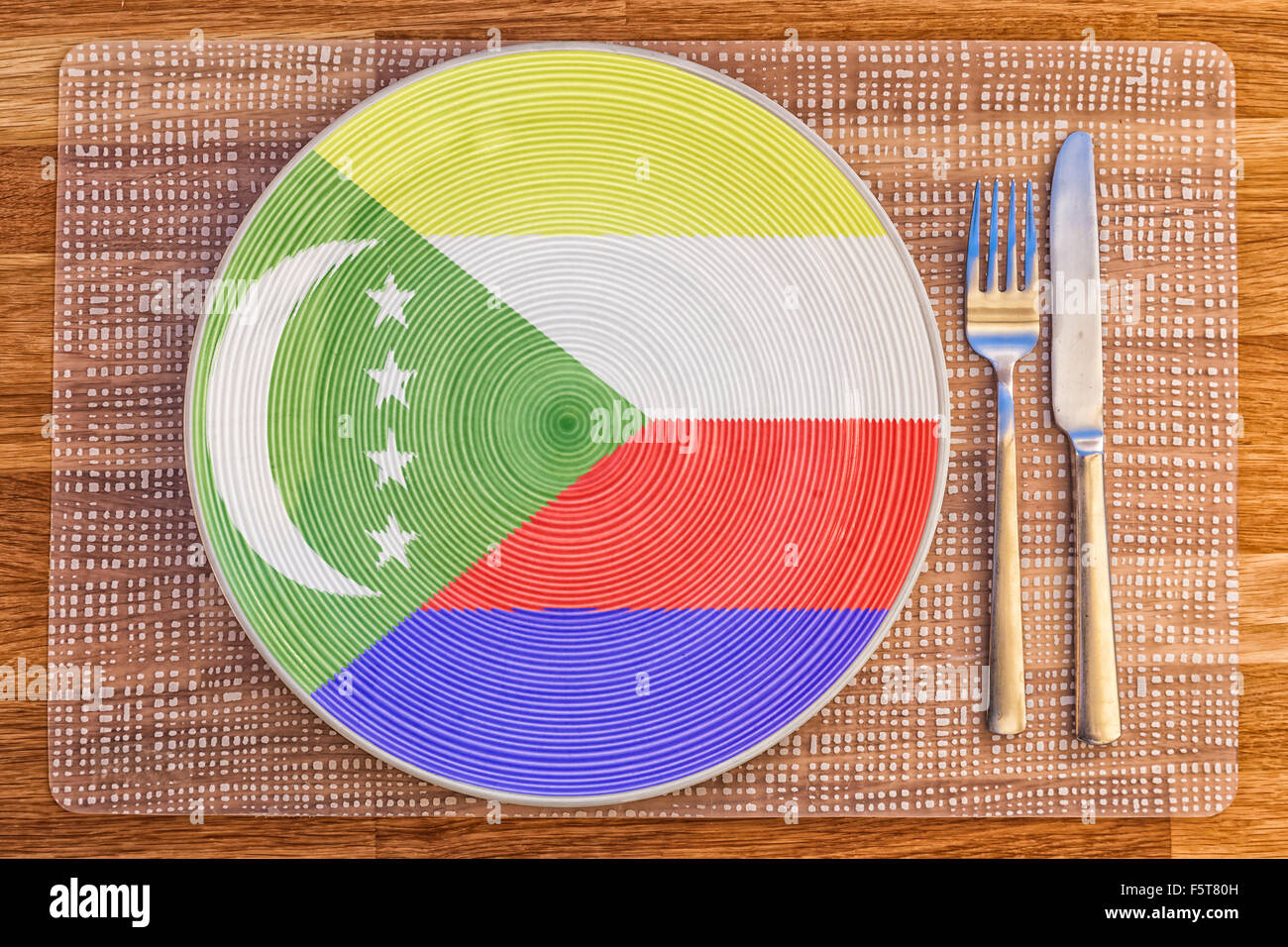 Assiette à dîner avec le drapeau des Comores sur elle pour votre nourriture et boisson des concepts. Banque D'Images