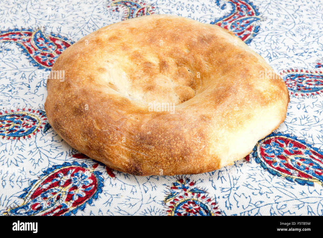 Pain de blé sous forme de tortillas d'Asie, cuit dans un four en argile Banque D'Images