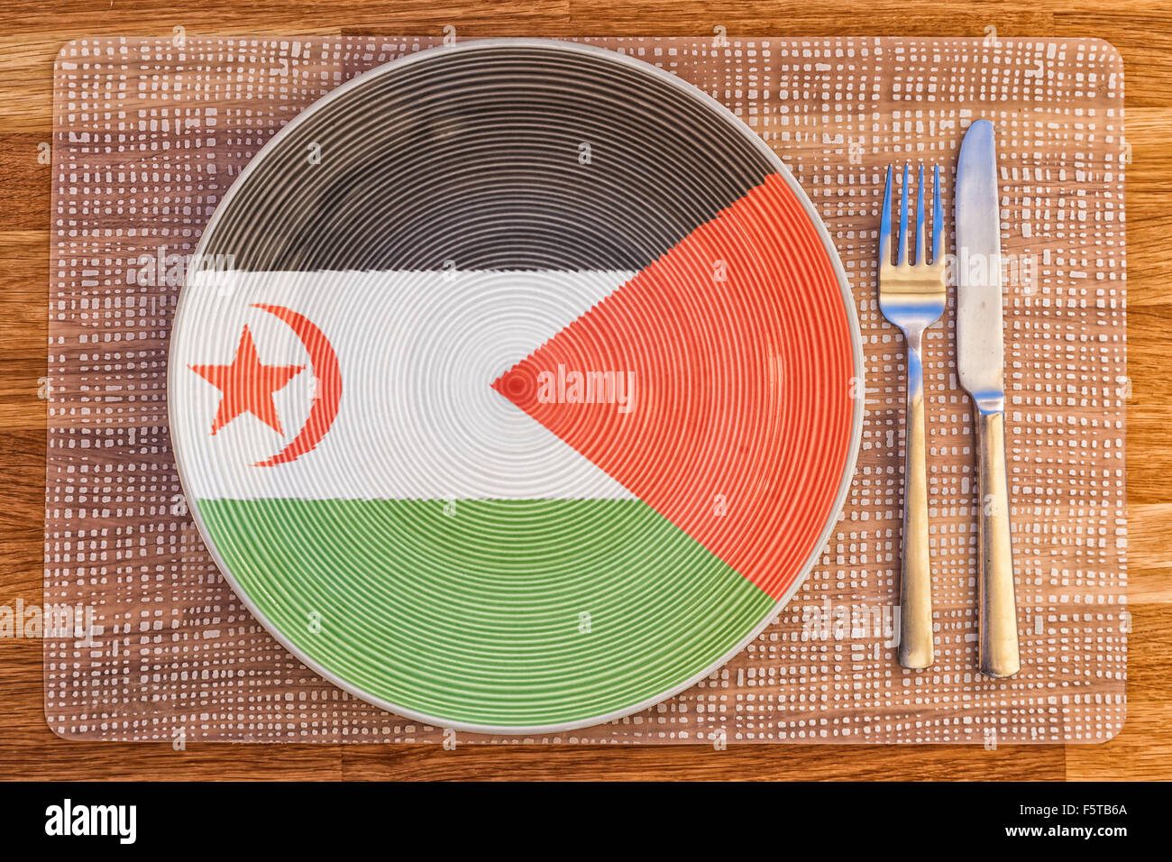 Assiette à dîner avec le drapeau du Sahara Occidental sur elle pour votre nourriture et boisson des concepts. Banque D'Images