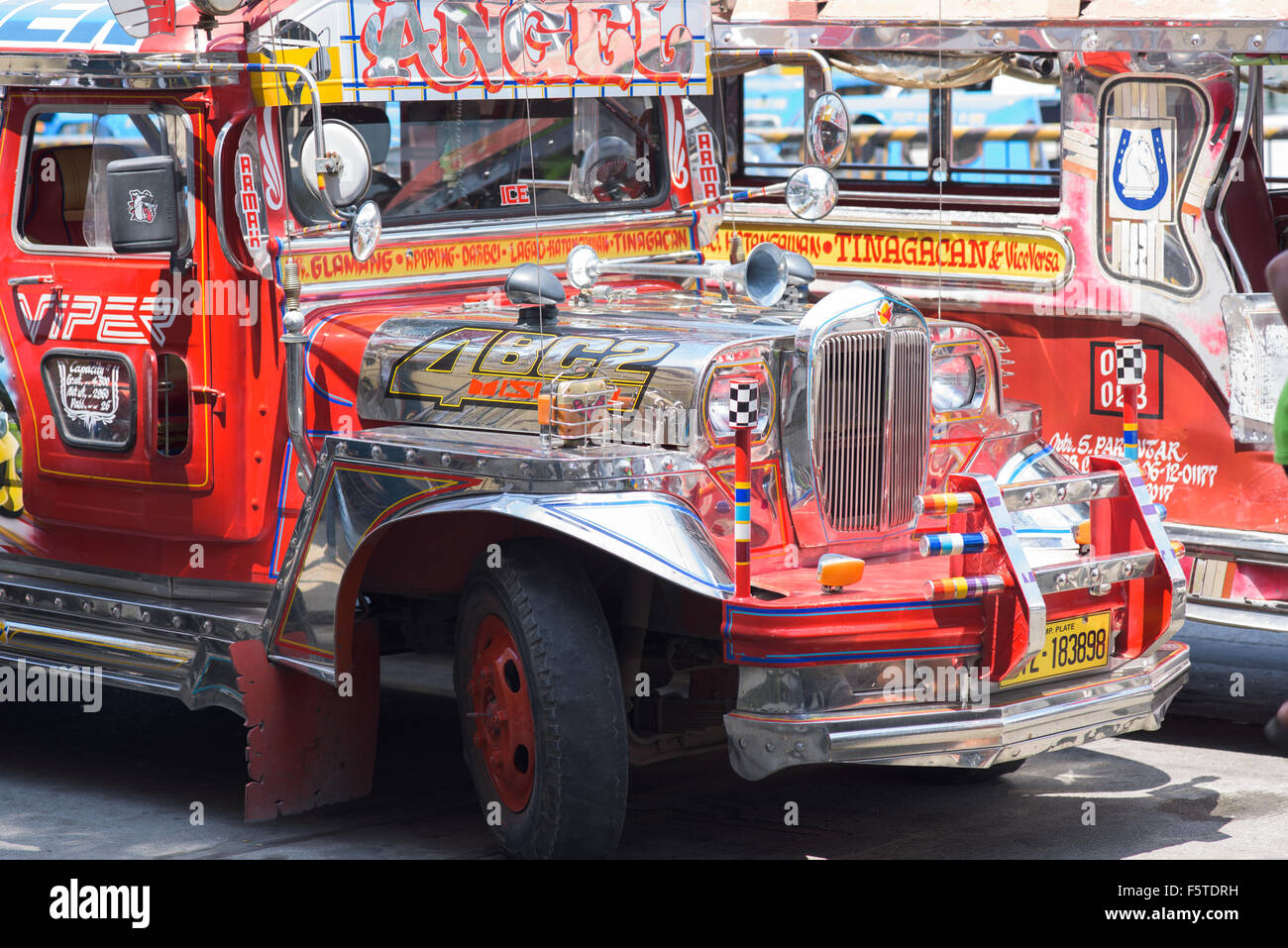 Détails de deux jeepneys philippins, le célèbre véhicule de transport en commun, à General Santos City aux Philippines. Banque D'Images