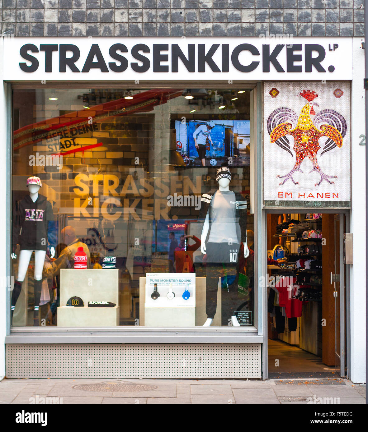 Joueur de football Strassenkicker store marque Lukas Podolski à Cologne Allemagne Banque D'Images