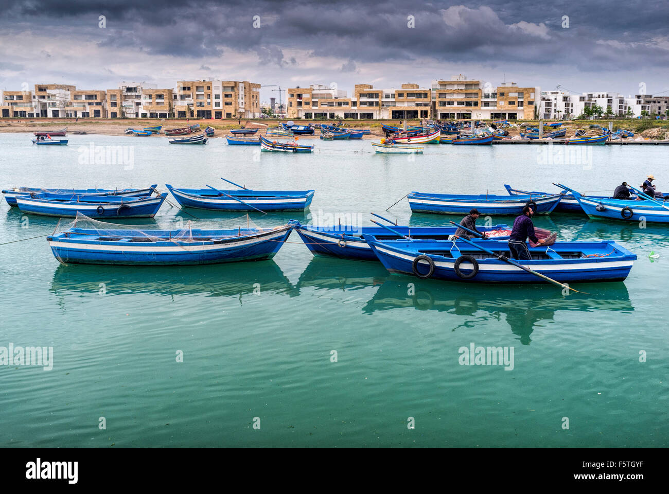 Bateaux de pêche de la rivière Bou Regreg, Rabat, Maroc Banque D'Images