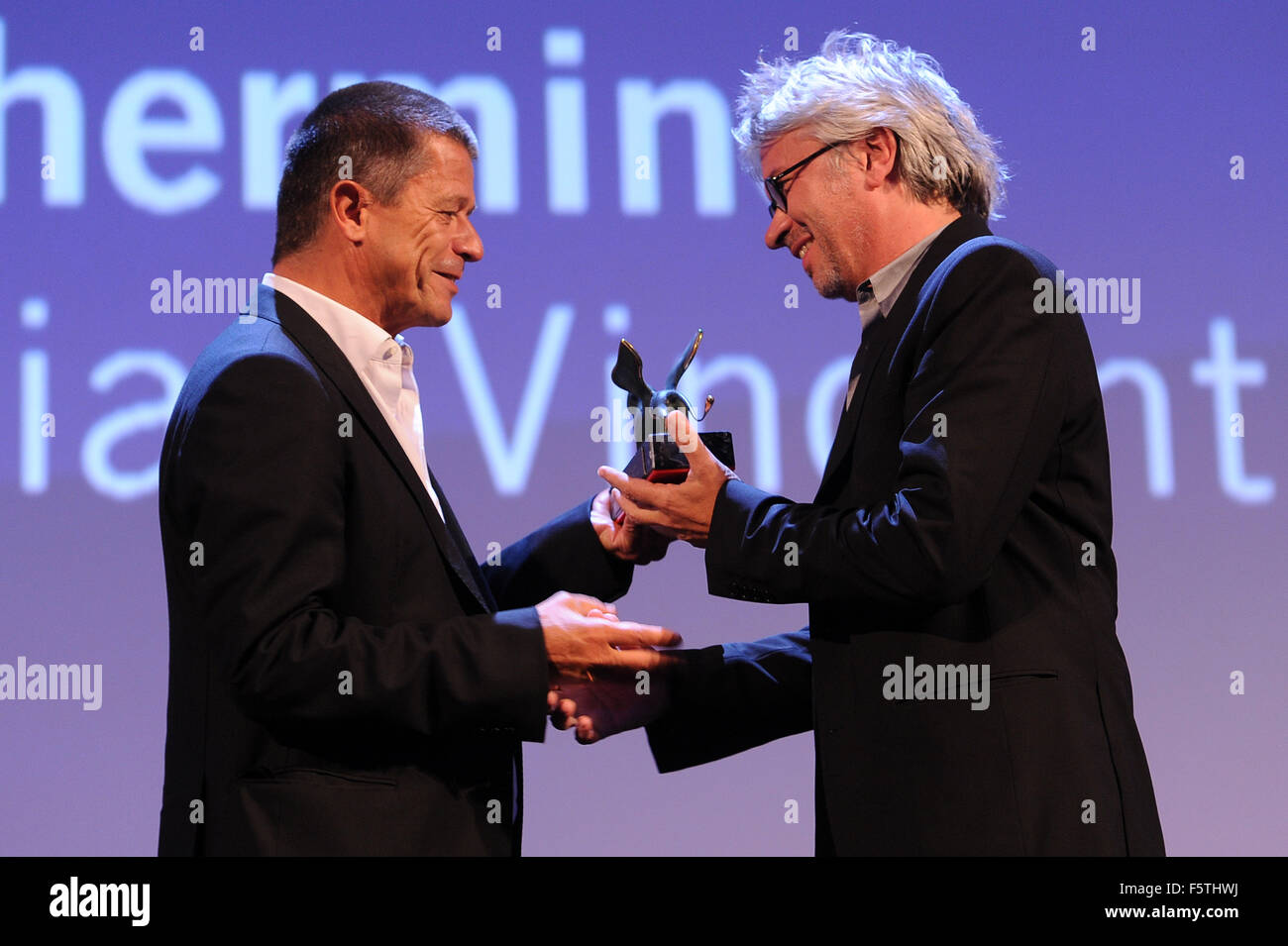 72e Festival du Film de Venise - Cérémonie de remise des Prix Christian Vincent reçoit le "Venezia 72' Prix du jury pour le meilleur scénario pour le film 'L'Hermine' Avec : Christian Vincent Où : Venise, Italie Quand : 12 Sep 2015 Banque D'Images