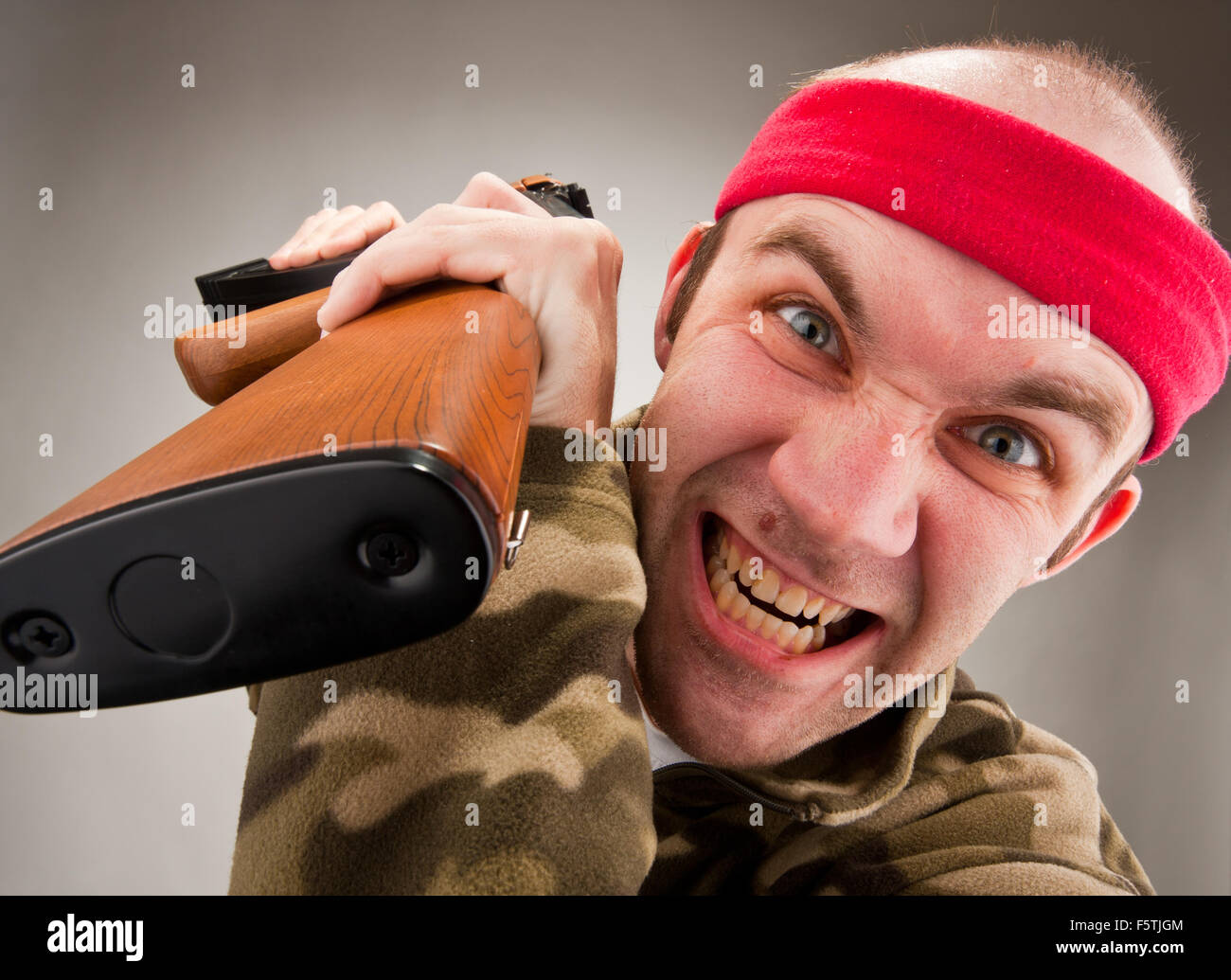 Portrait d'un soldat fou avec machine gun Banque D'Images