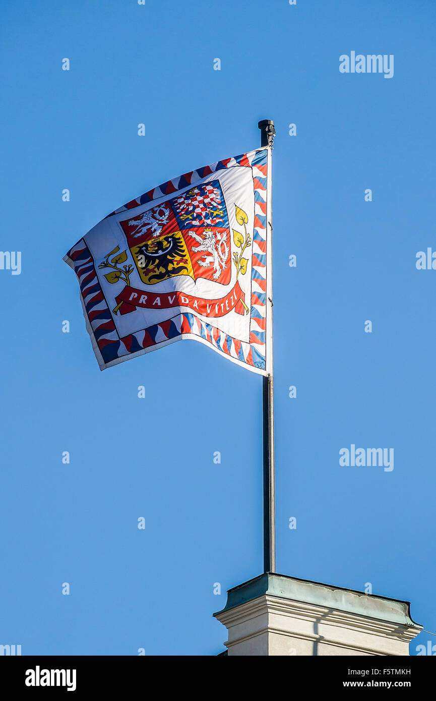 Drapeau du président de la République tchèque sur le château de Prague Banque D'Images