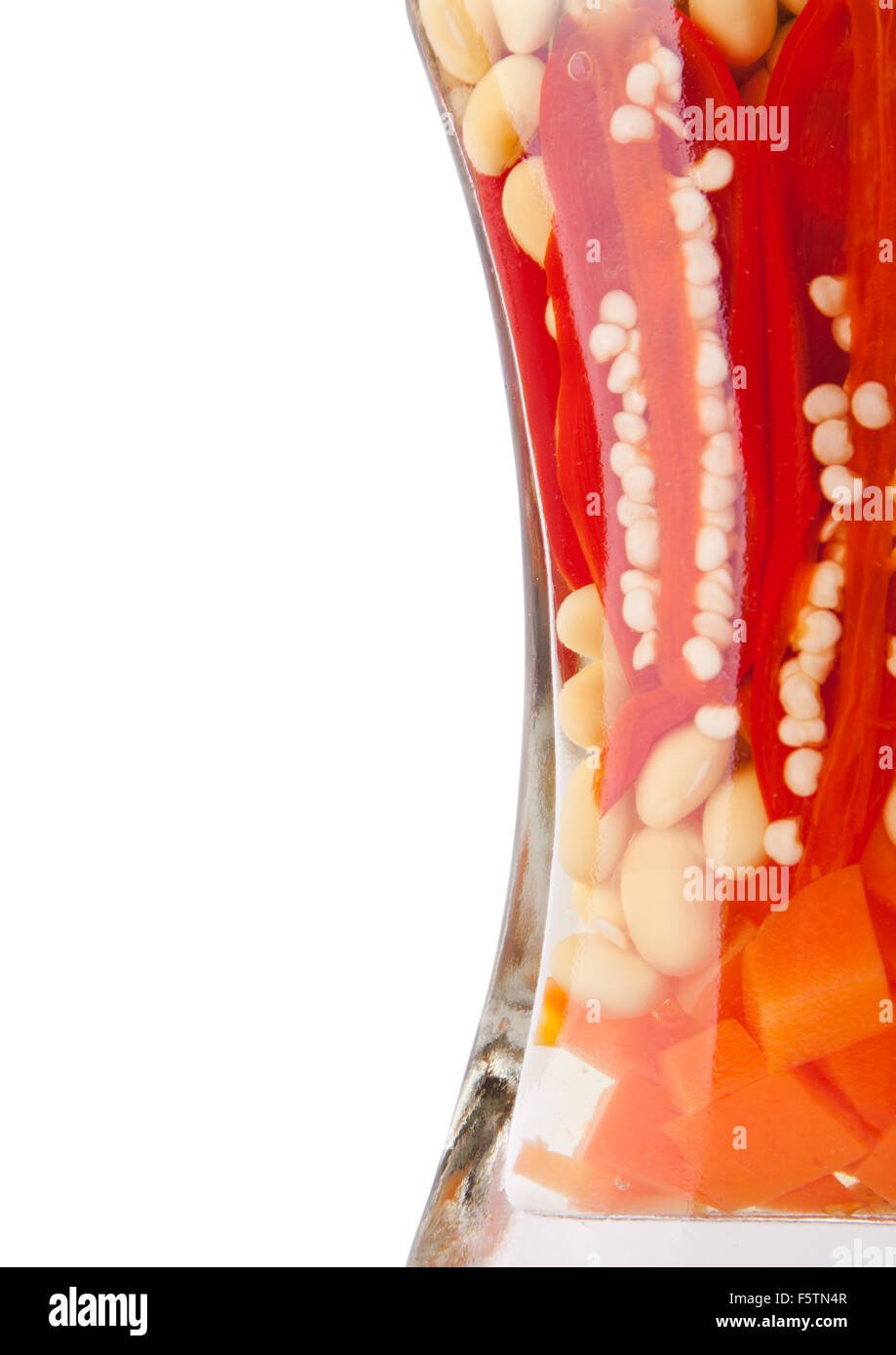 Les légumes en conserve dans un bocal en verre isolated on white Banque D'Images