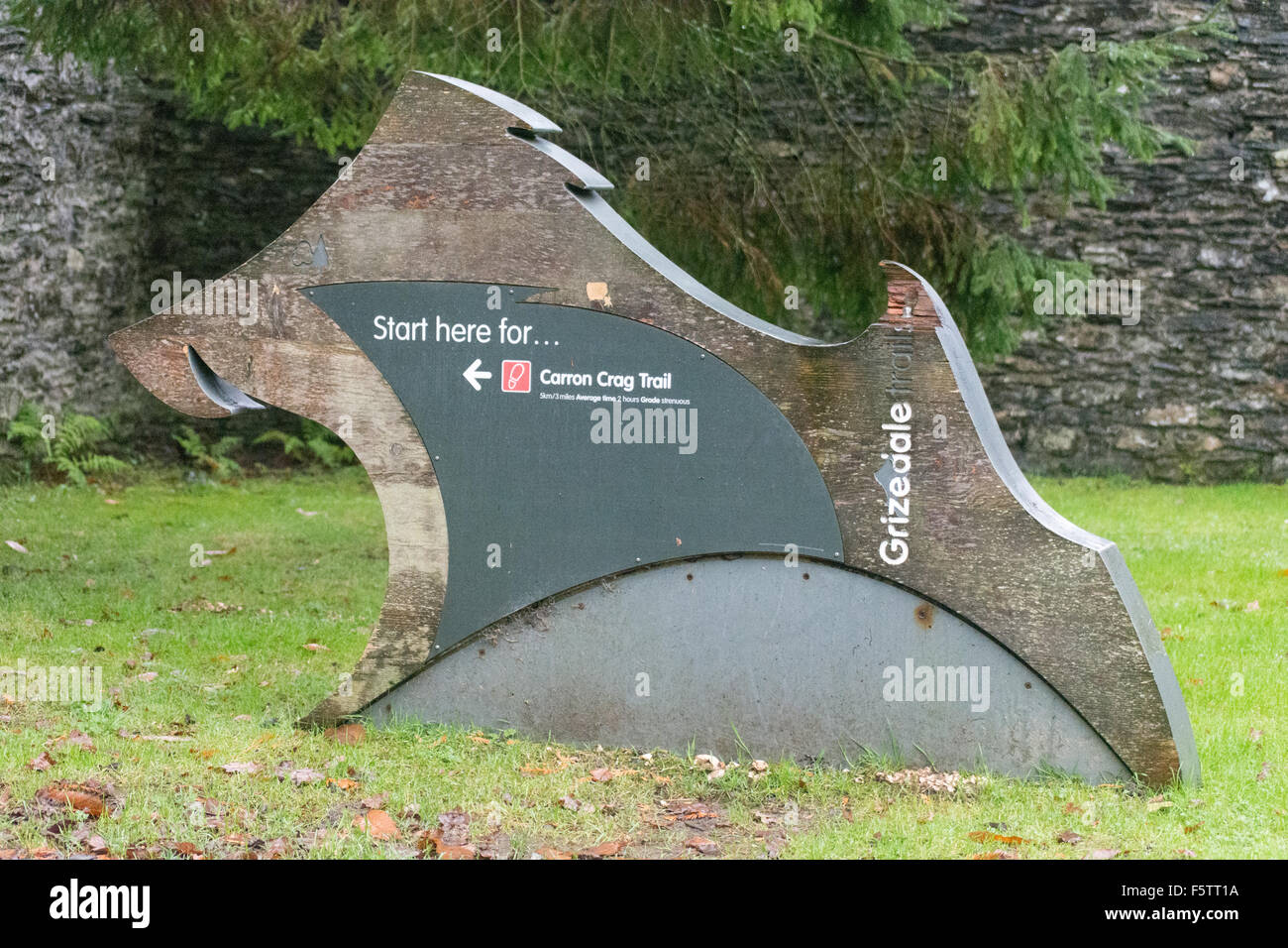 Point de départ de la piste à la GCRC Carron Grizedale visitor center dans le Lake District, Cumbria. Banque D'Images