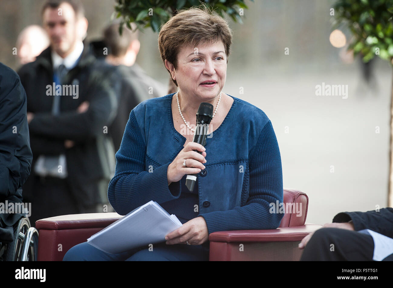 Kristalina Georgieva, vice-président de la Commission européenne pour le budget et les ressources humaines l'inauguration de la pièce 'Kennedy' du mur de Berlin, en face du Berlaymont, siège de la Commission européenne à Bruxelles, à Bruxelles, Belgique le 09.11.2015 par Wiktor Dabkowski Banque D'Images