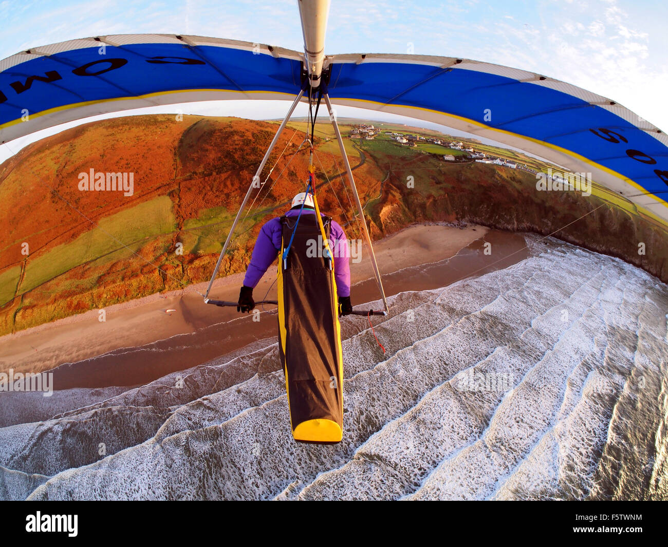 Deltaplane à Rhossili Bay au Pays de Galles, Royaume-Uni Banque D'Images
