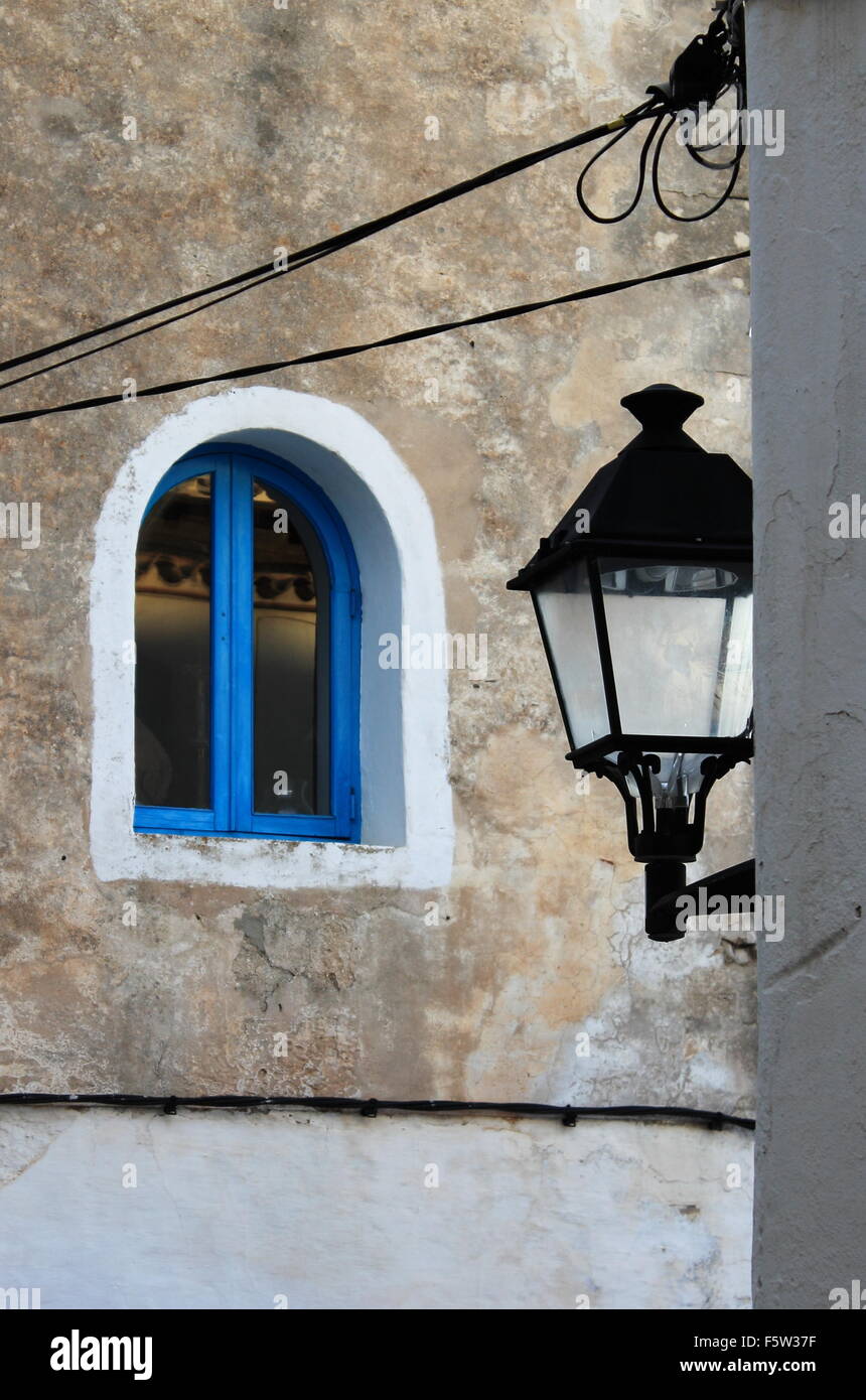Vieille lampe de rue dans le centre-ville d'Ibiza, Espagne Banque D'Images