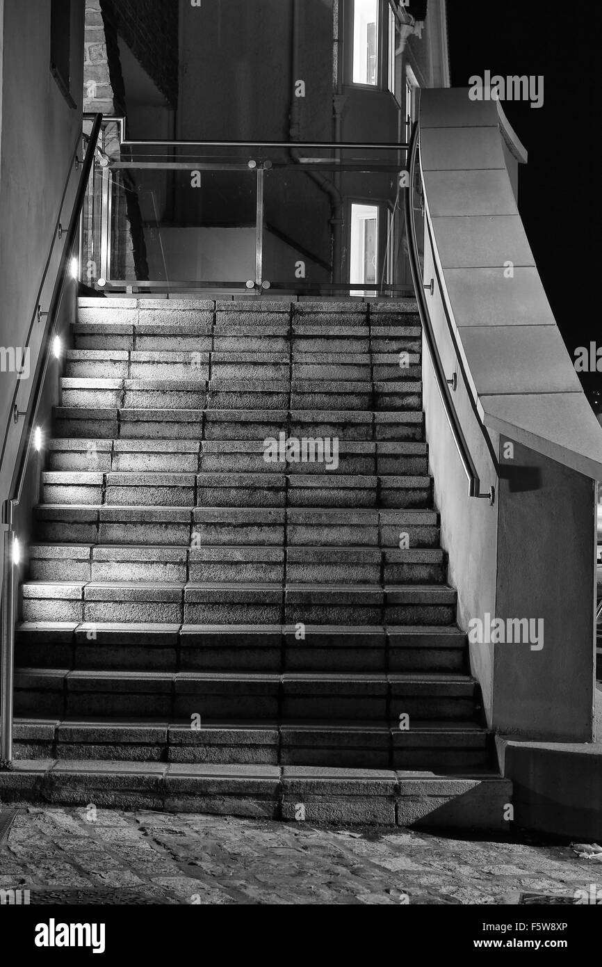 Escalier dans le noir Banque D'Images