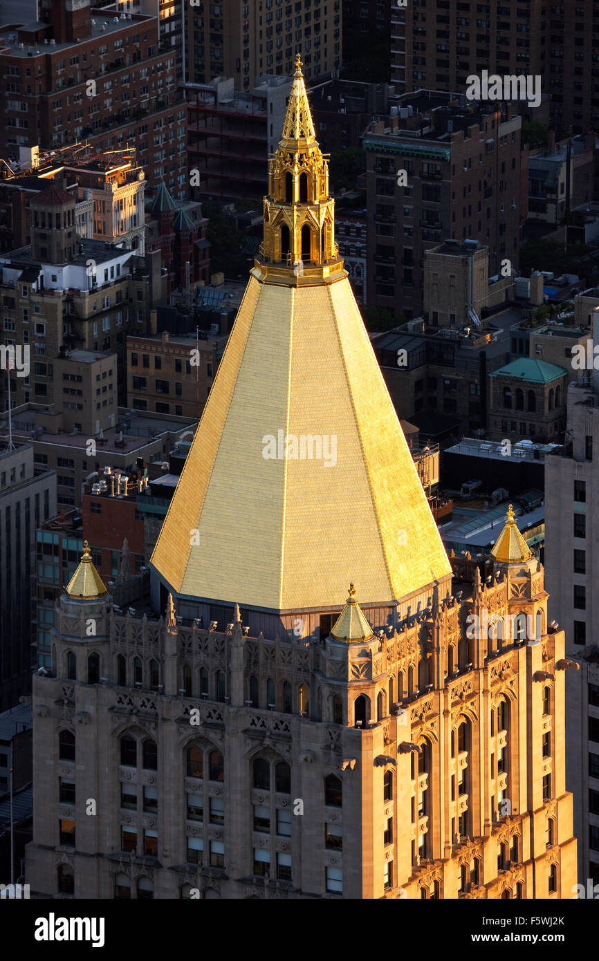 Sur le toit de feuilles d'or de l'édifice néo-gothique en NoMad (au nord de Madison Square), Manhattan, New York City Banque D'Images