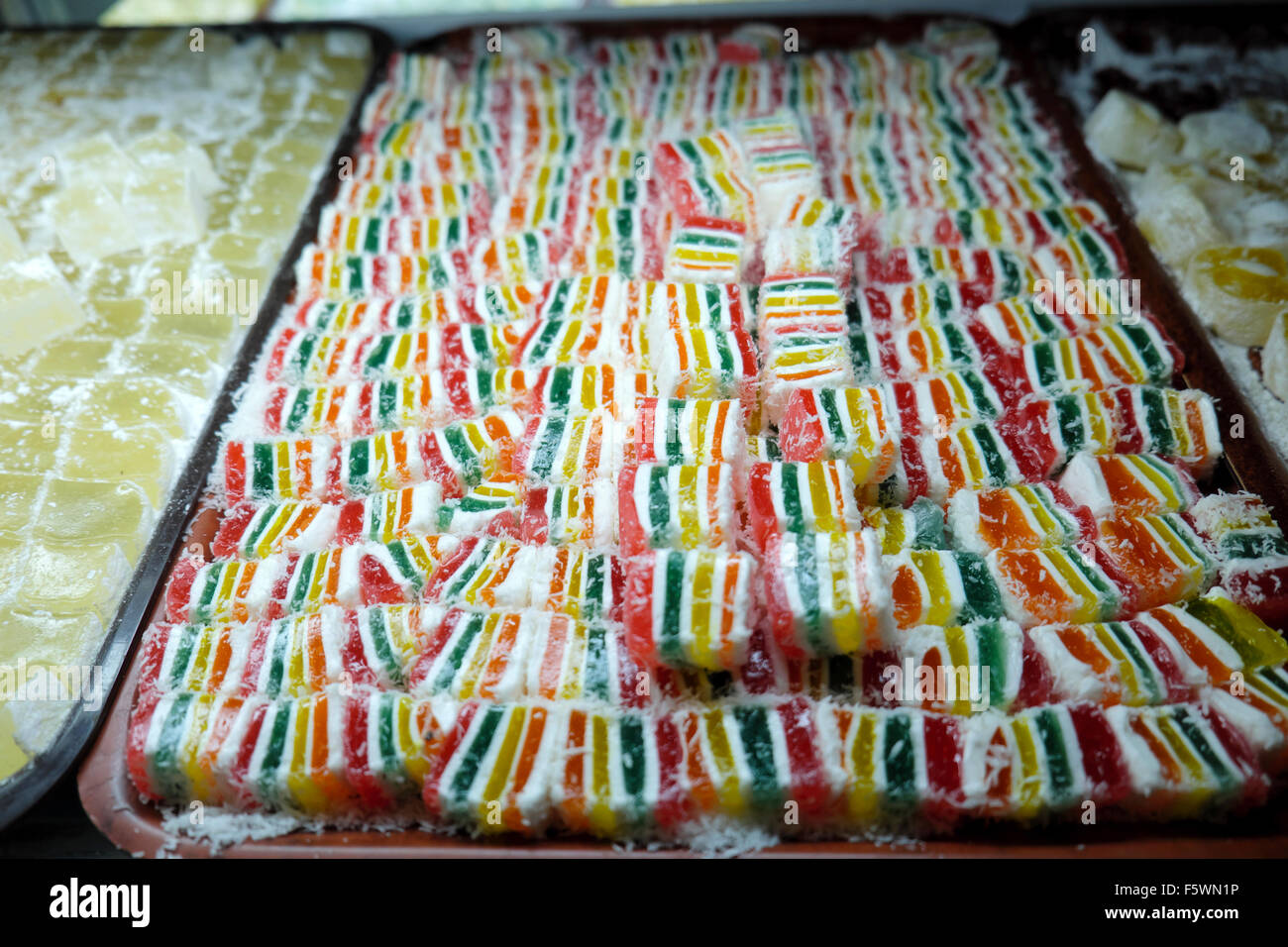 Loukoum à vendre à Petek Pastanesi Patisserie Pâtisserie boutique et restaurant à Famagouste Chypre du Nord KATHY DEWITT Banque D'Images