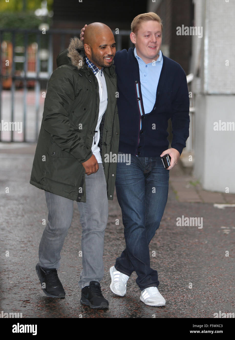 Andrew Shim et Thomas Charles prou hors studios ITV avec : Andrew Shim, Thomas Charles prou Où : London, Royaume-Uni Quand : 15 sept 2015 Banque D'Images