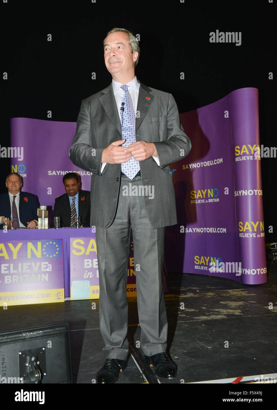 Gloucester, Royaume-Uni. 09Th Nov, 2015. Nigel Farage s'exprimant lors de la Dire non à l'Europe rassemblement à GL1, Gloucester, Royaume-Uni Crédit : Jules annan/Alamy Live News Banque D'Images