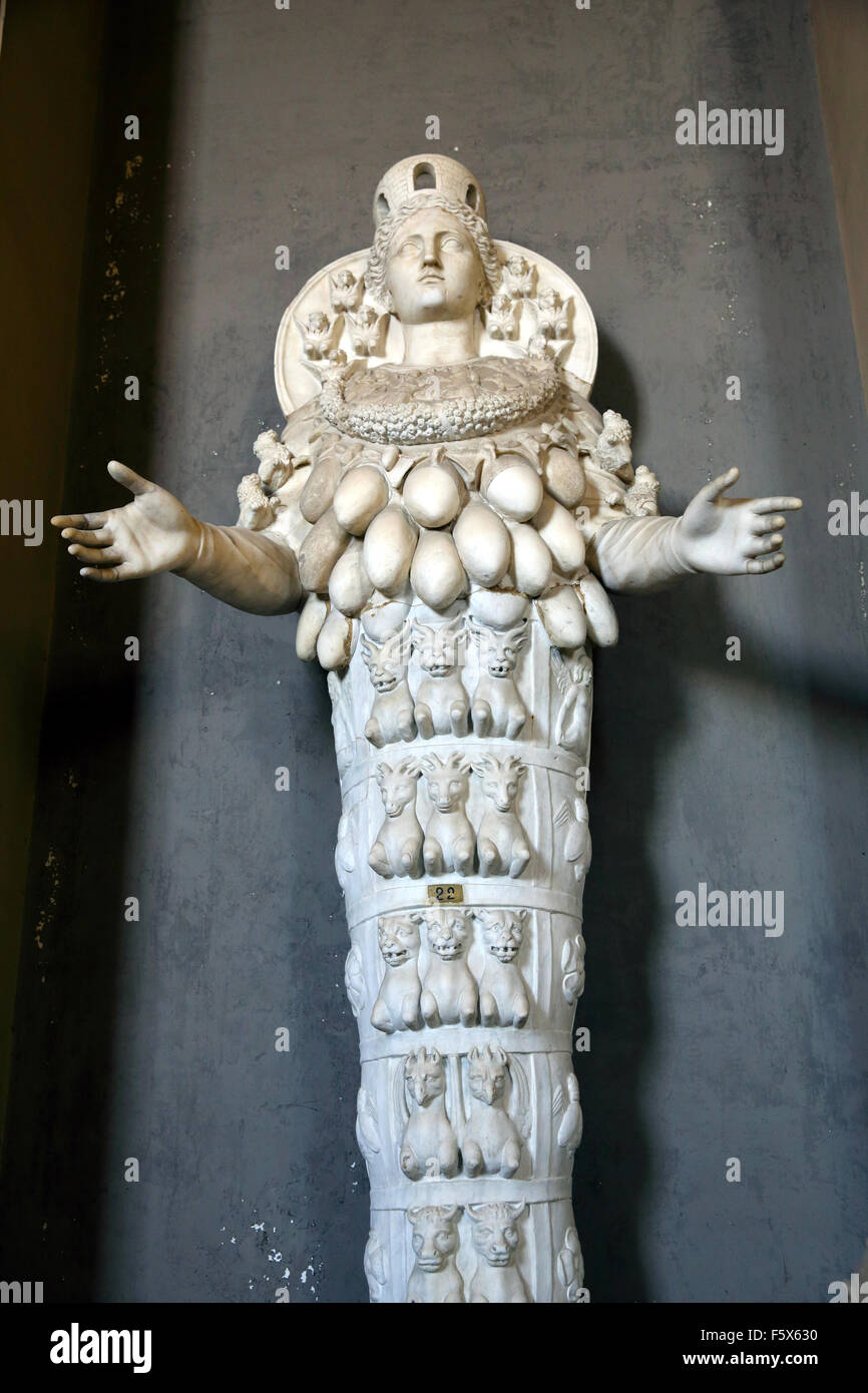 L'Éphèse Artémis debout dans le musée du Vatican. Banque D'Images