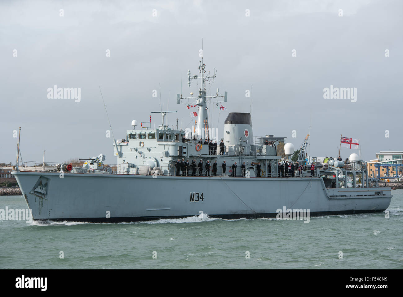 Le HMS MIddleton quitte le Royaume-Uni pour l'année 3 Déploiement du Golfe. Banque D'Images