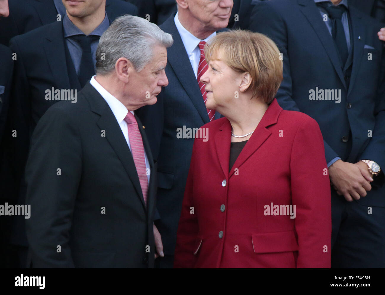 Joachim Gauck, Angela Merkel - Accueil der deutschen Nationalmannschaft, Bundespraesidenten beim Schloss Bellevue, 10. Novembre Banque D'Images