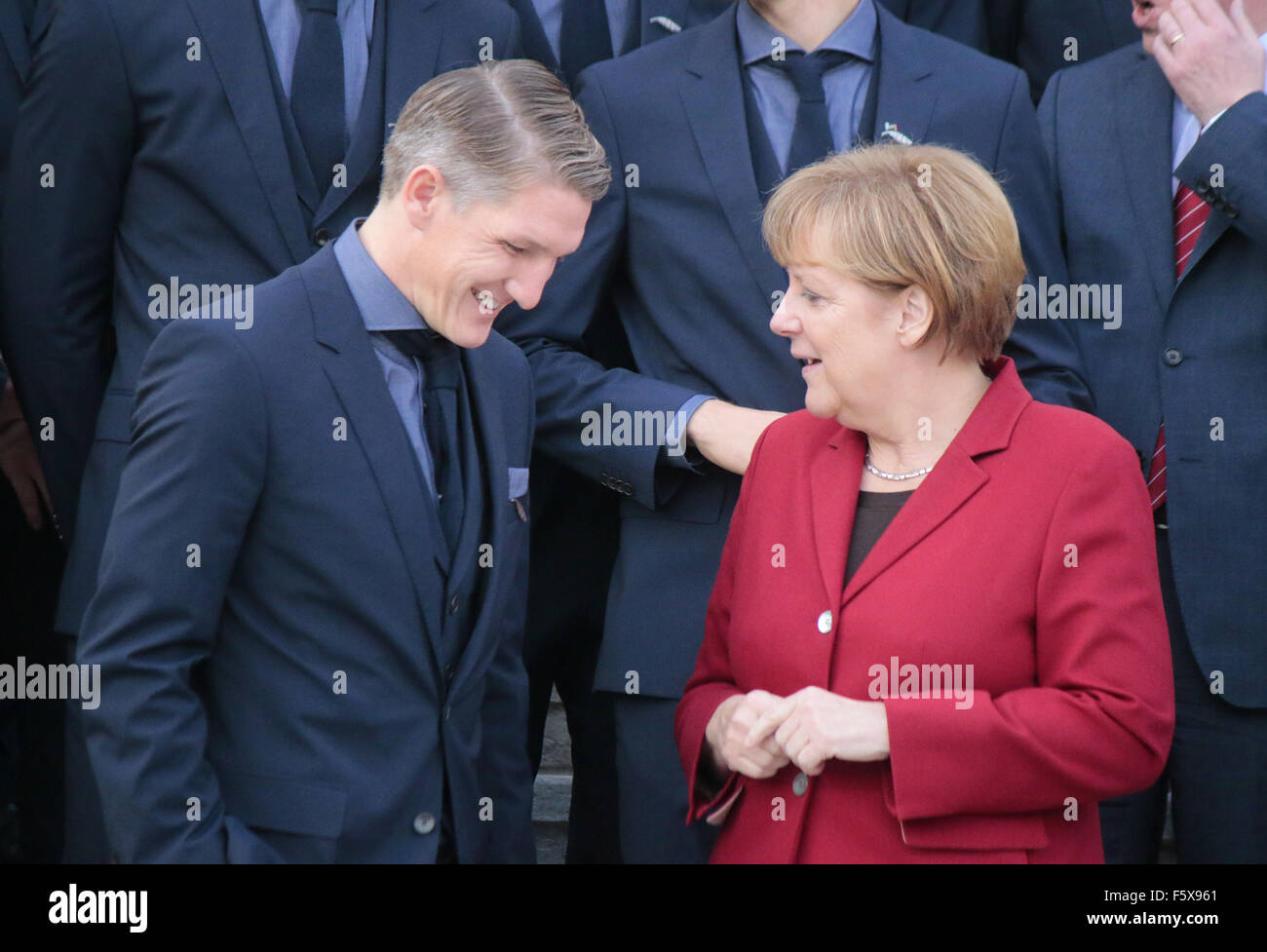 Bastian Schweinsteiger, Angela Merkel - Accueil der deutschen Nationalmannschaft, Bundespraesidenten beim Schloss Bellevue, 10. Banque D'Images