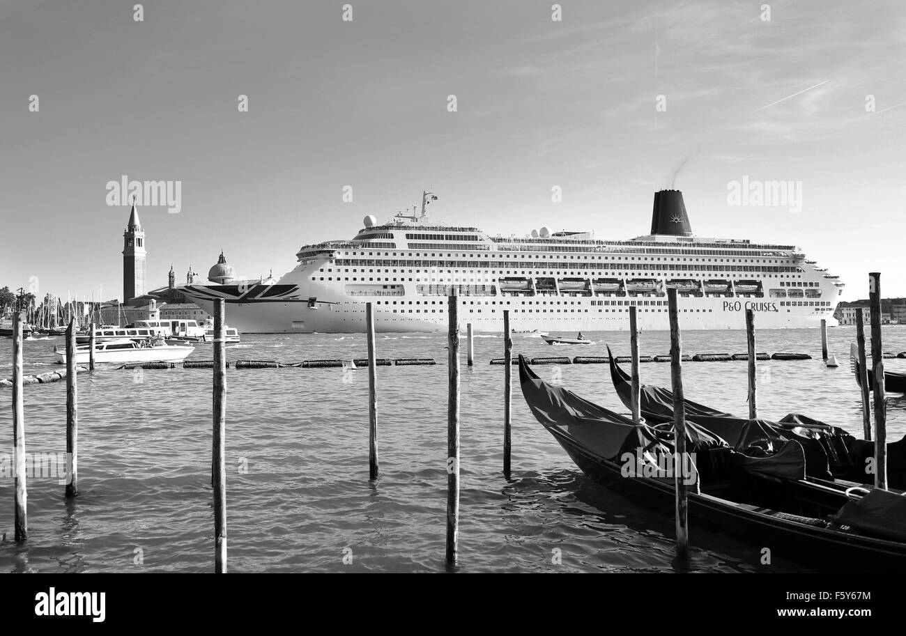 P&O Cruise ship Oriano quitter Venise. Septembre 2015 Banque D'Images