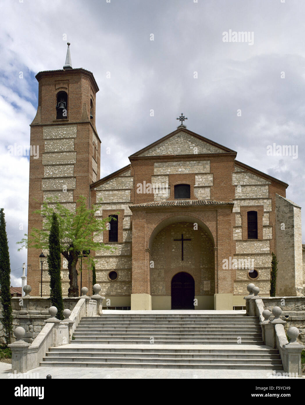 L'Espagne. Pinto. L'église paroissiale de Saint Dominique de Silos. 20e siècle. De l'extérieur. Banque D'Images