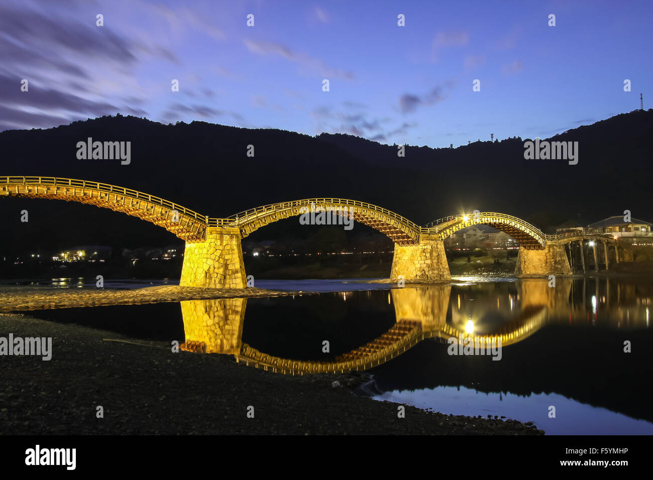Kintai Bridge at Night Time - Iwakuni, Japon Banque D'Images