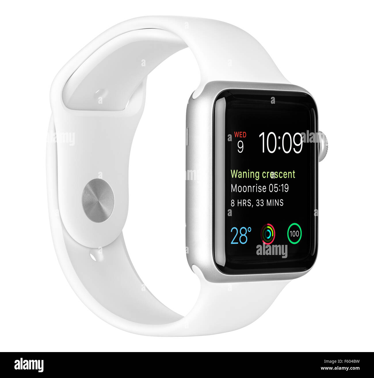 Varna, Bulgarie - 16 octobre 2015 : Apple Watch Sport 42mm en aluminium argent avec bande blanche avec horloge sur l'affichage. Banque D'Images