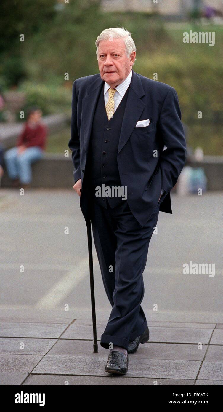 L'ancien chancelier Helmut Schmidt (SPD) le 25 mars 2000 à Darmstadt. Banque D'Images