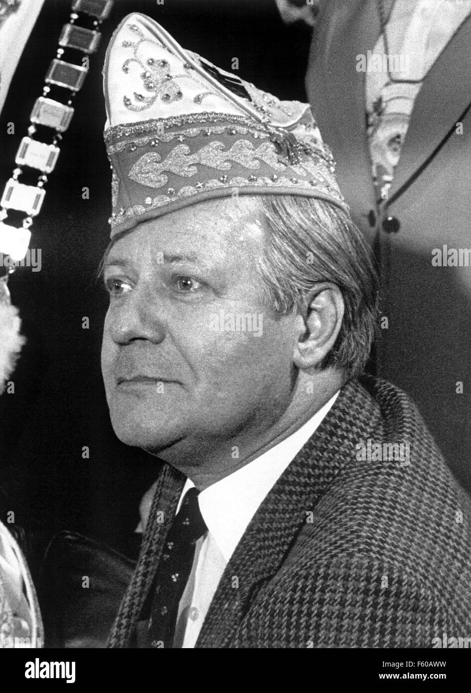 Le chancelier Helmut Schmidt (SPD) est le port d'un chapeau de l'imbécile pendant la réception pour Bonn fêtards carnaval le 20 février 1981 à la chancellerie de Bonn. Banque D'Images