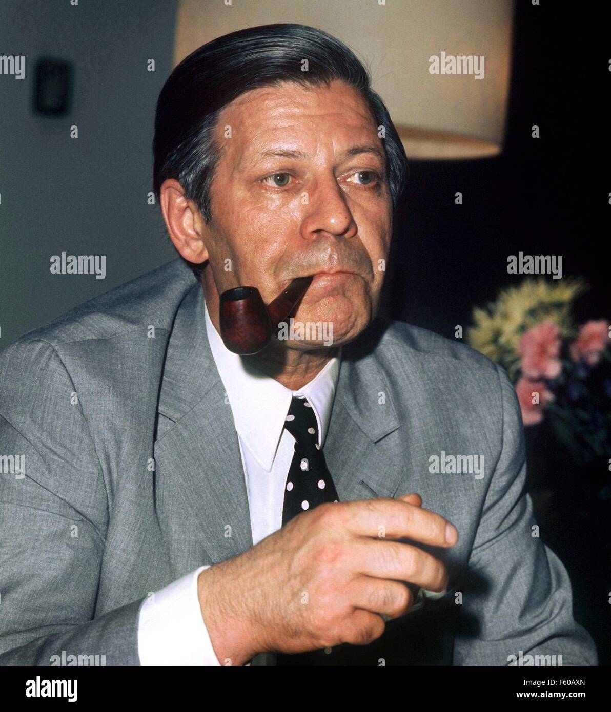 Helmut Schmidt après court après sa nomination comme ministre de l'économie et des finances allemand en juillet 1972 à Bonn. Le 23 décembre 2003, il devient l'âge de 85 ans. Banque D'Images