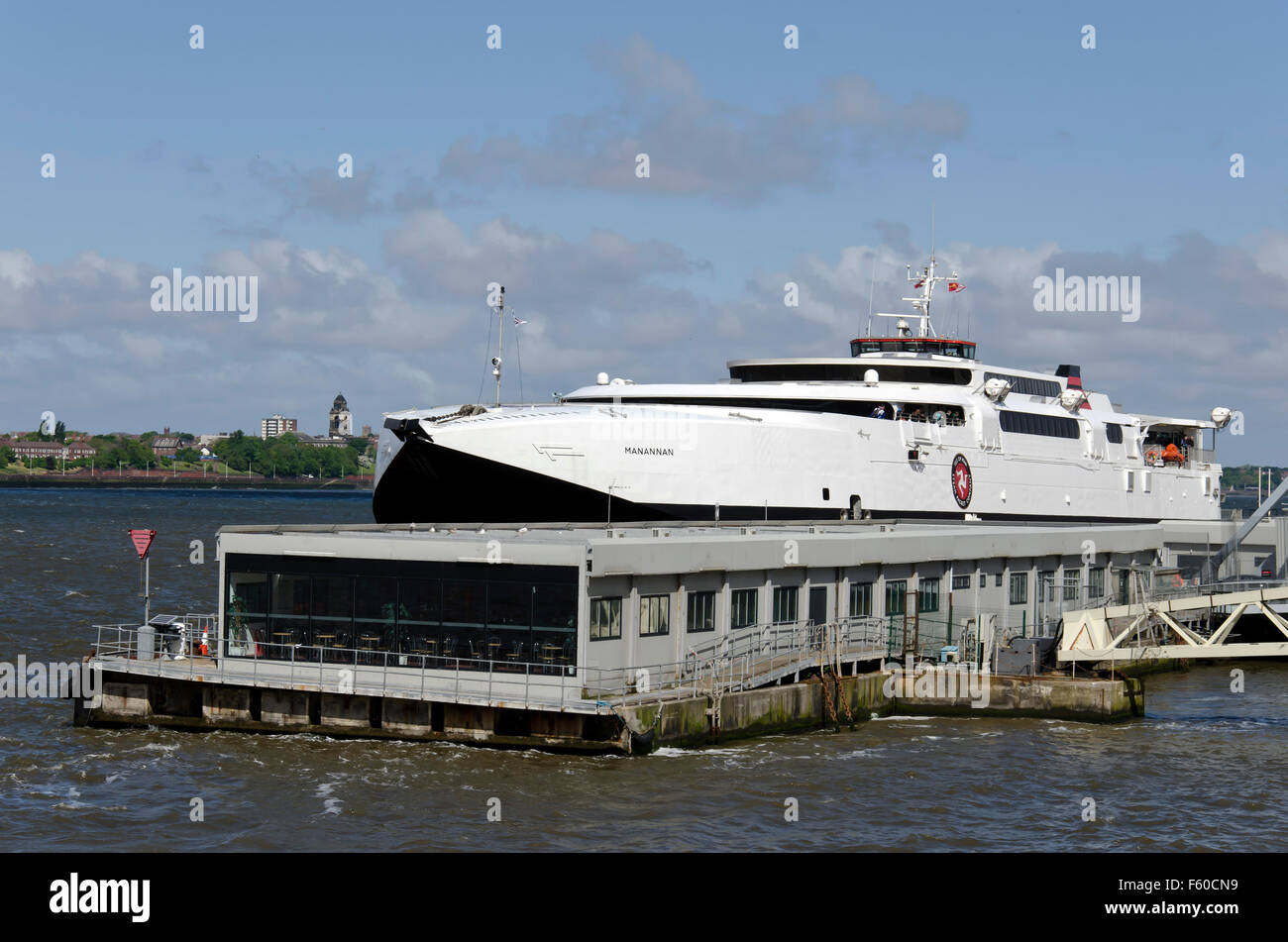 Mer cat ferry qui dessert l'île de Man, amarré au front de mer de Liverpool, en Angleterre. Banque D'Images