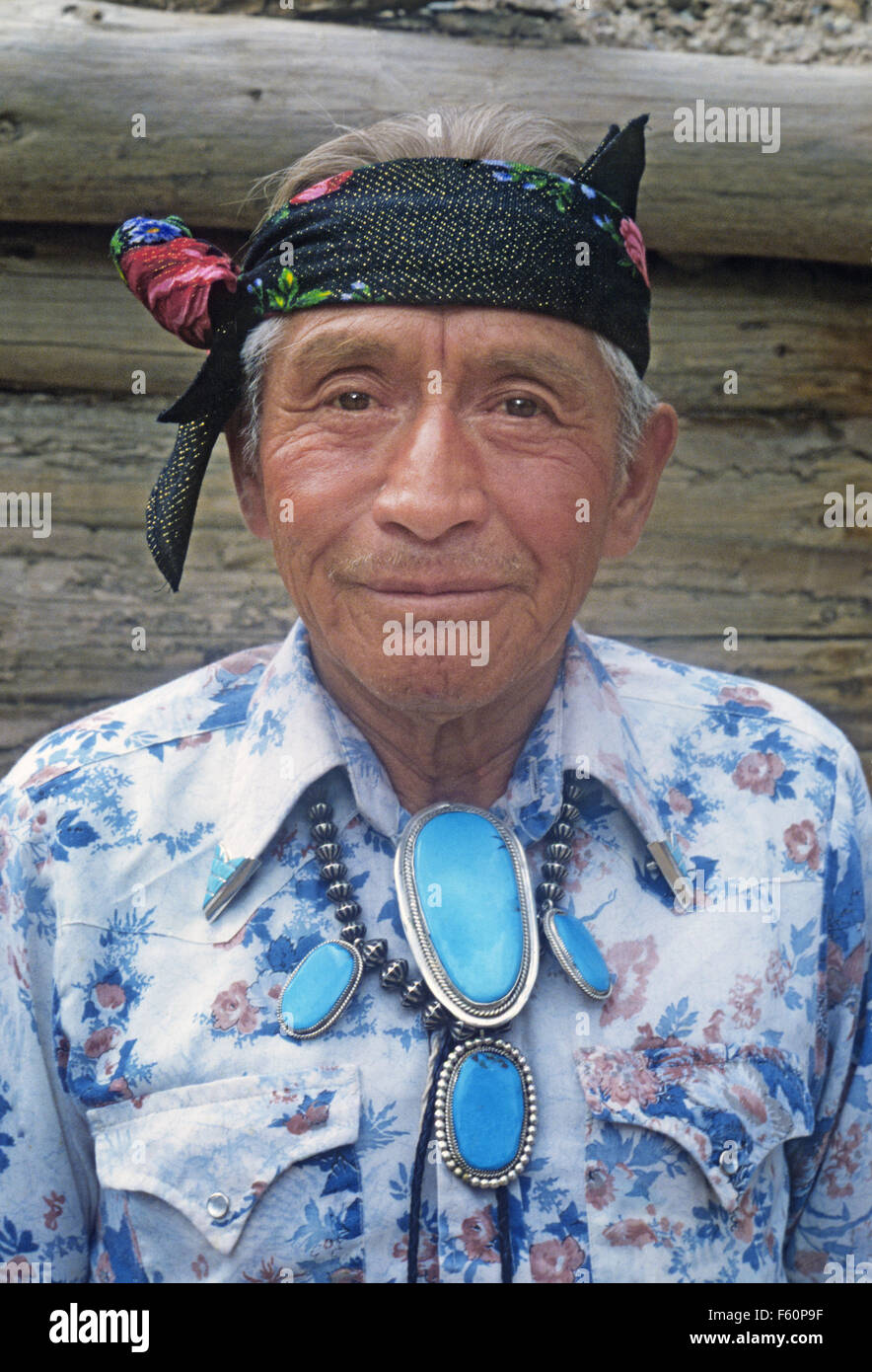Portrait d'un ancien d'Indiens Zuni Pueblo Indien Zuni dans l'ouest du Mexique. Banque D'Images