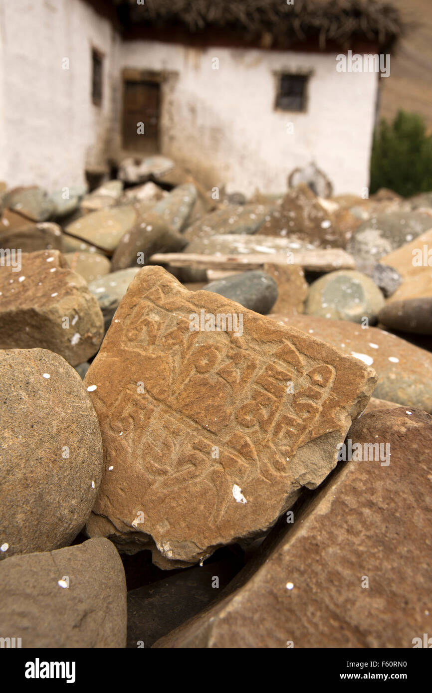 L'Inde, l'Himachal Pradesh, le Spiti, Kaza, pierres mani bouddhiste Banque D'Images