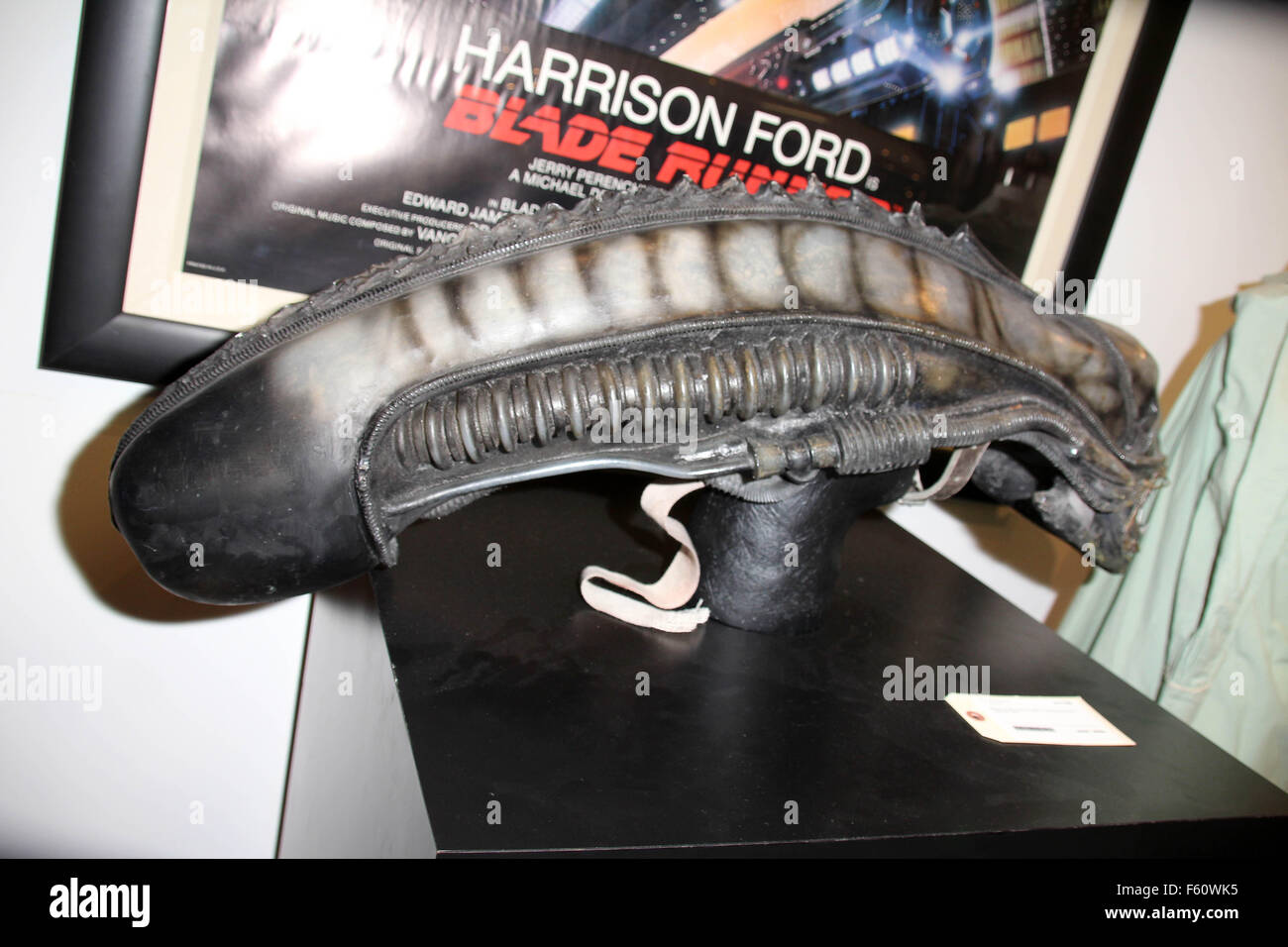 Adulte de l'histoire souvenirs hollywoodiens de plusieurs millions de dollars à l'aperçu aux enchères comprend : "étranger" H.R. Giger Alien head Où : Calabasas, Californie, États-Unis Date : 26 Sep 2015 Banque D'Images