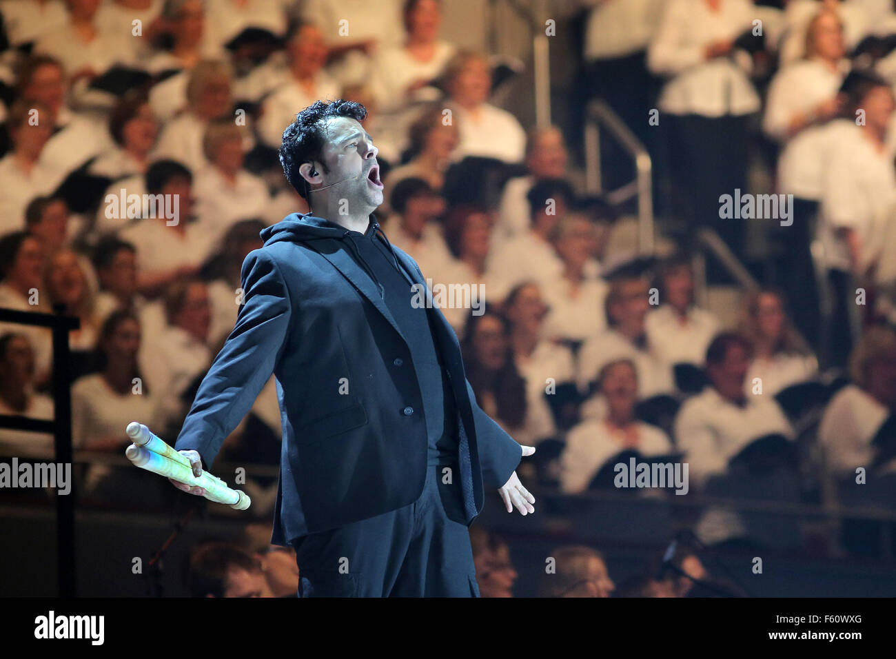 L'oratorio pop chrétienne 'Luther' (Martin Luther joué par l'acteur Frank winkels) a été réalisé pour la première fois sur scène le jour de la Réformation 31.Oct.2015 à l'Freiburg Messehalle à Dortmund/Allemagne. Sur scène, les chanteurs, 3 000 ont été Westfalenhalle aussi stars de la scène musicale et d'un grand orchestre symphonique. Livret auteur Michael Kunze et compositeur Dieter Falk dire à la lutte de l'église allemande réformateur Martin Luther (1483-1546) à la vérité biblique et de sa lutte contre les autorités et l'église. Banque D'Images