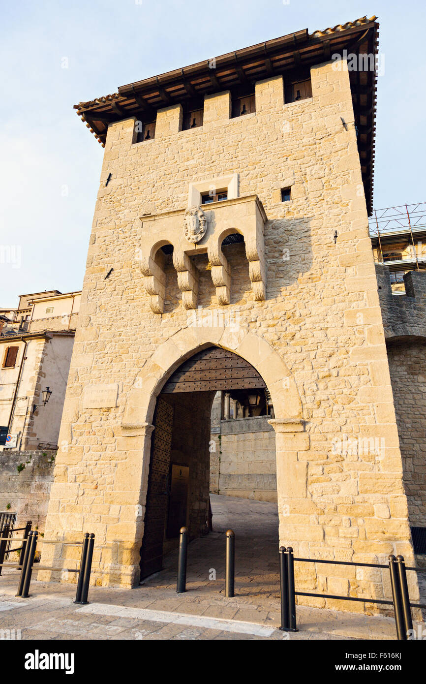 Architecture de Saint-Marin - ancienne porte Banque D'Images