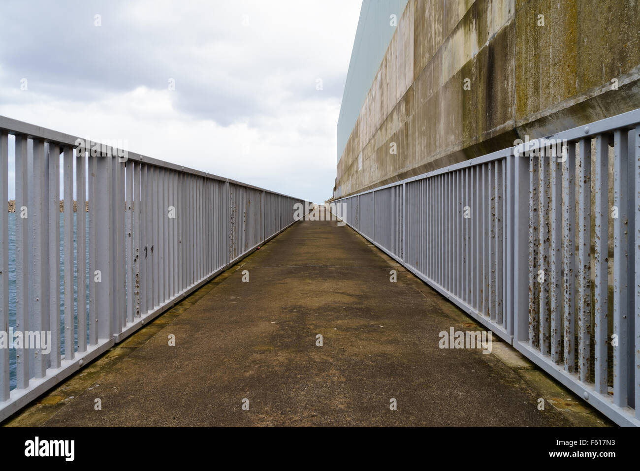 Une mer de béton et mur de défense côtière en Ecosse. Banque D'Images