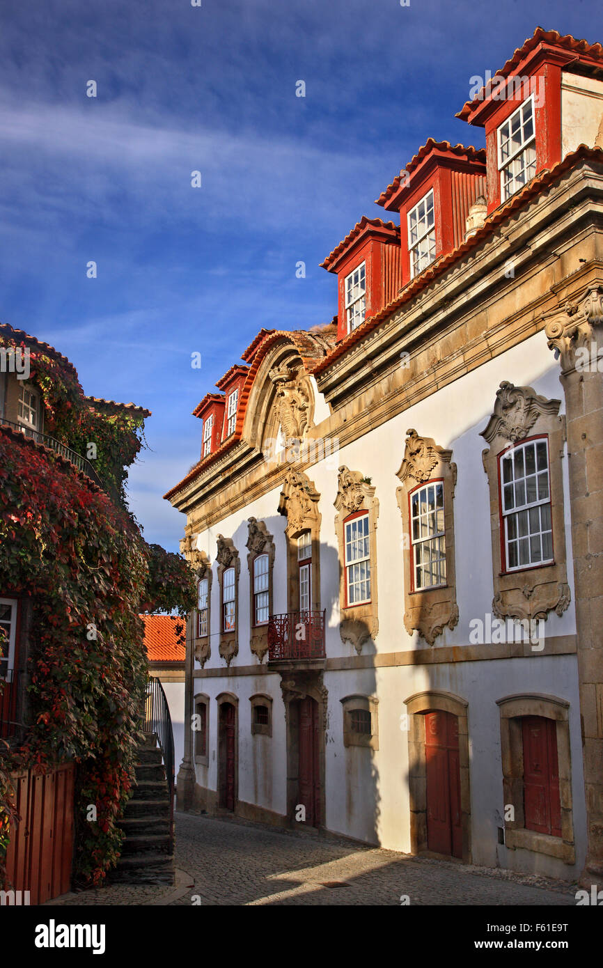 Belle maison dans village, dans Provesende région viticole du Haut-Douro (site du patrimoine mondial de l'UNESCO), Porto e Norte, Portugal Banque D'Images